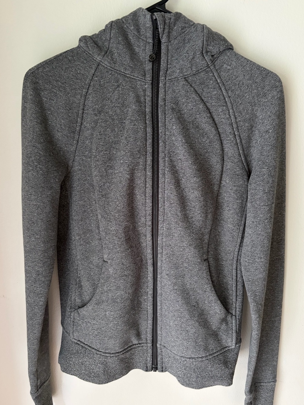 34. Size XS LULULEMON Heathered Grey Zip Up Scuba Hoodie